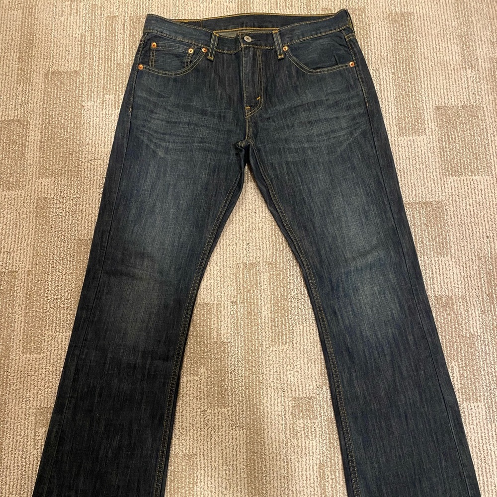Men’s Levi’s, 527.